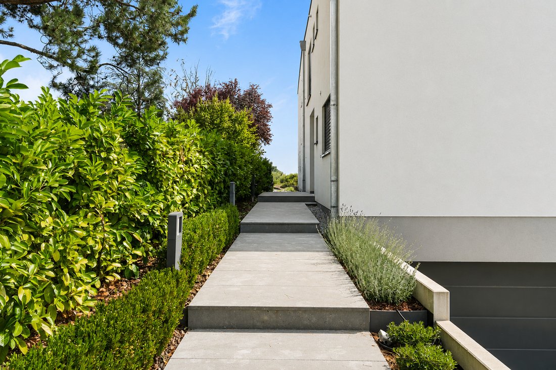 Villa in Bertrange, Luxembourg District, Luxembourg 2 - 18566249