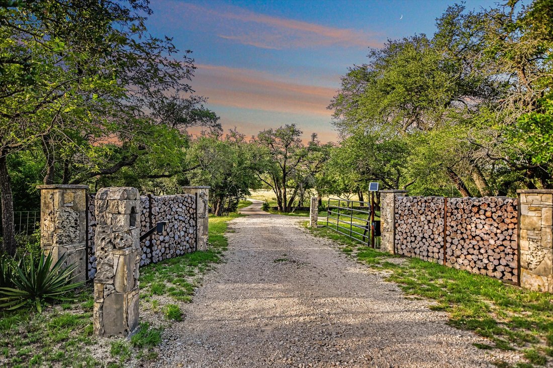 Farm Ranch in Wimberley, Texas, United States 1 - 18565333