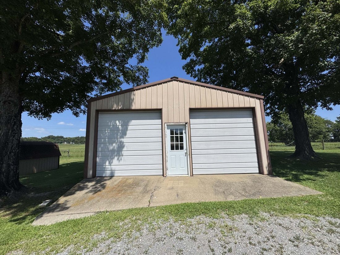 Arrington, Tennessee, United States 2 - 18558522