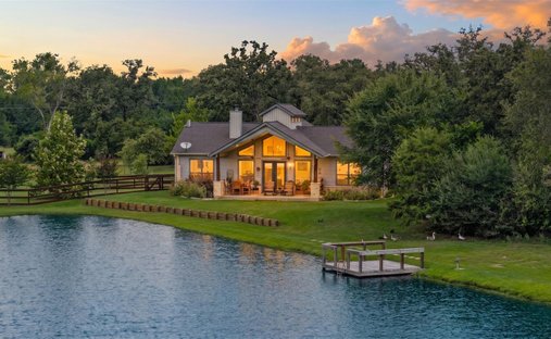 House in Milano, Texas, United States 1