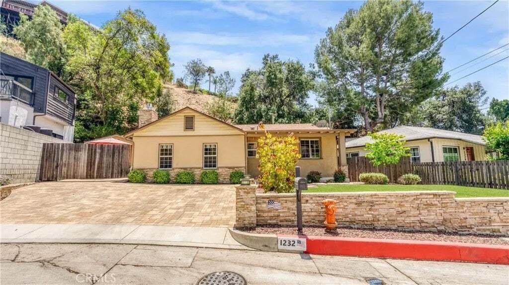 House in Burbank, California, United States 3 - 18559372
