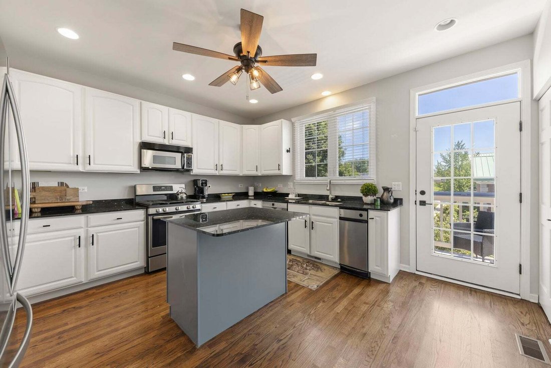 Condo in Wheaton, Illinois, United States 4 - 18559152