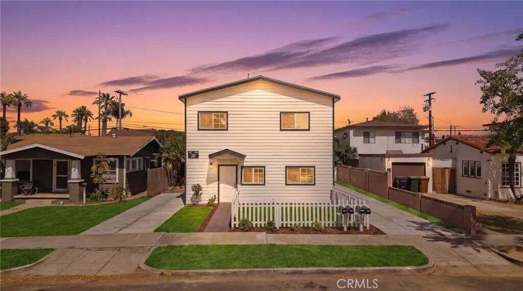 Fullerton, California, United States 1 - 18562225