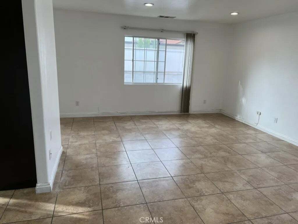 Covina, California, United States 4 - 18562259