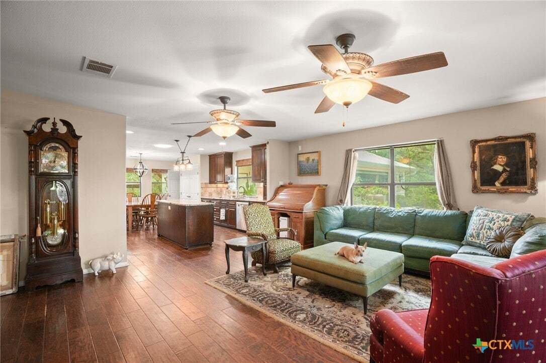 House in Dale, Texas, United States 4 - 18564954