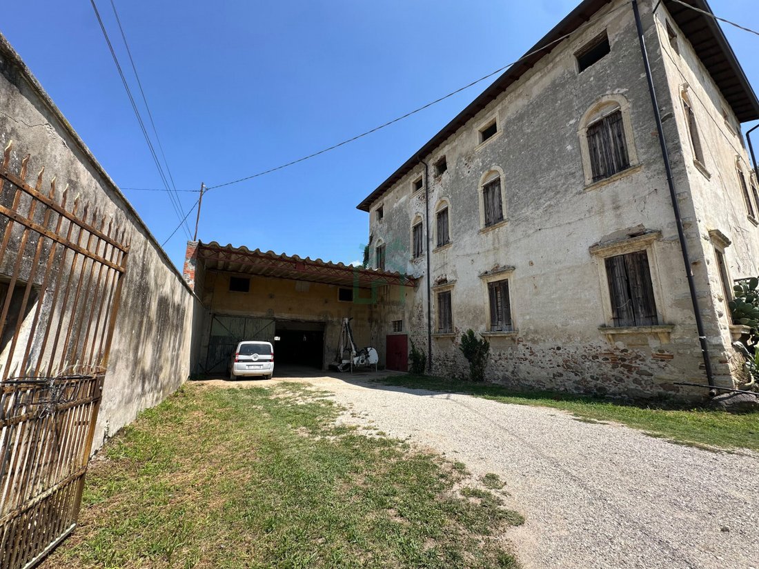 Villa in Sona, Veneto, Italy 4 - 18563493