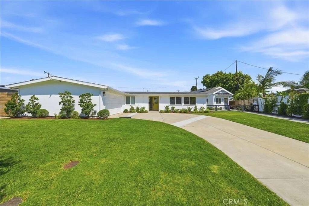 Costa Mesa, California, United States 1 - 18562217