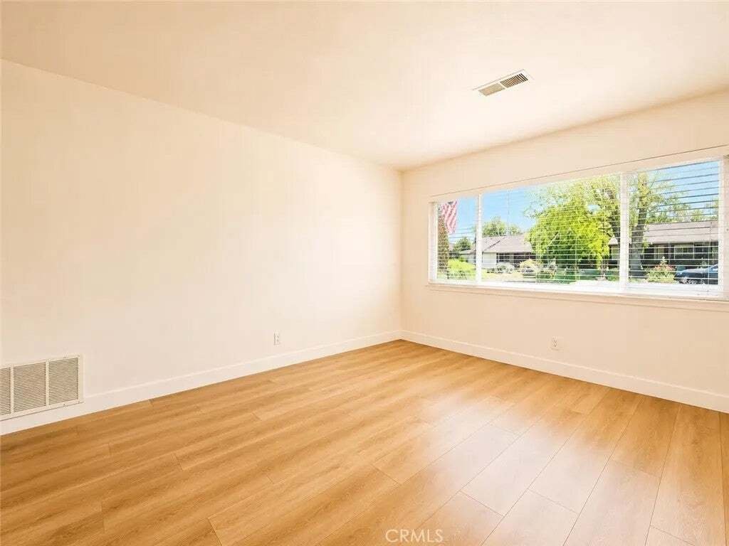 La Verne, California, United States 4 - 18562203