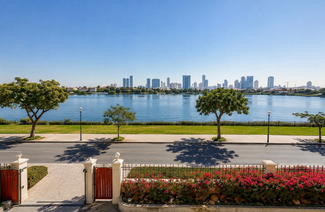 Villa in Emirates Hills, Dubai, United Arab Emirates 2 - 18553210