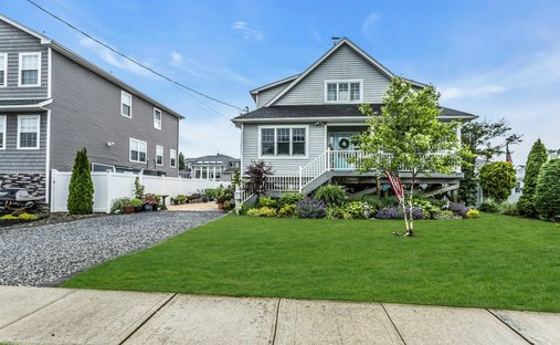 House in Massapequa, New York, United States 1