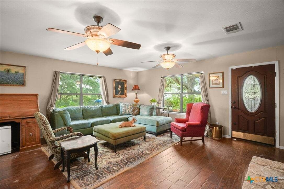 House in Dale, Texas, United States 5 - 18564954