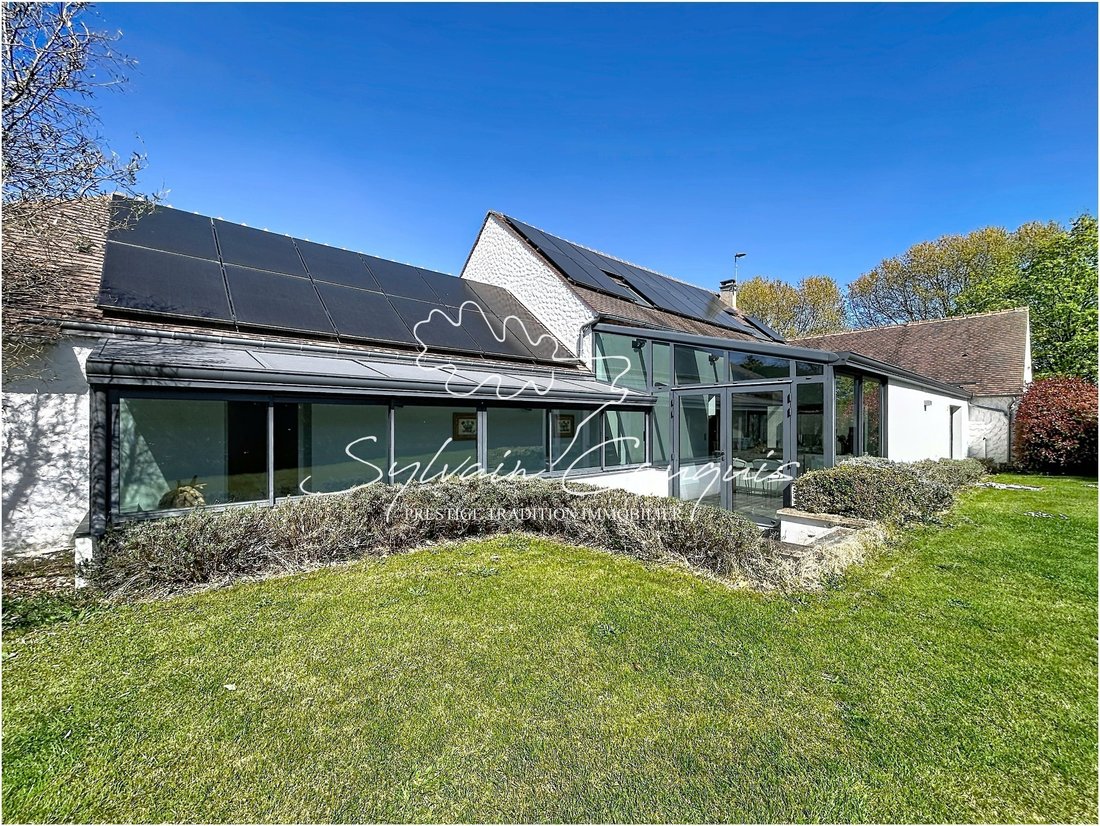 Farm Ranch in Chateauneuf-sur-Loire, Centre-Val de Loire, France 2 - 17646931