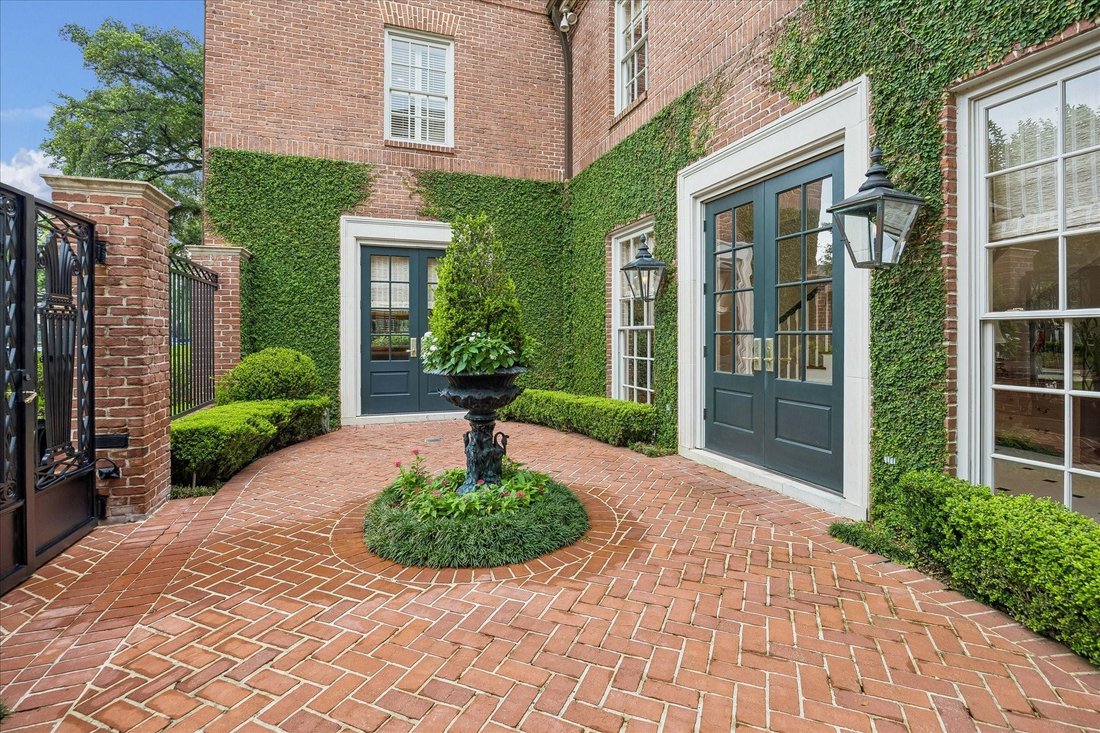 House in Houston, Texas, United States 5 - 18563055