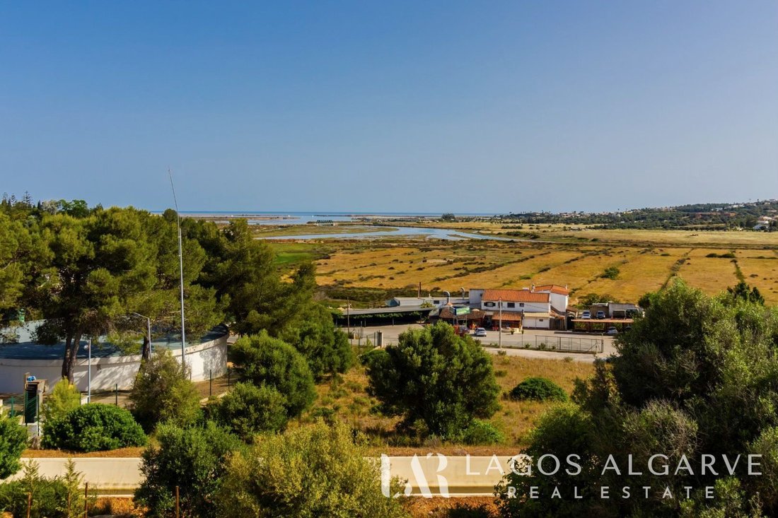 Villa in Mexilhoeira Grande, Algarve, Portugal 5 - 16202957
