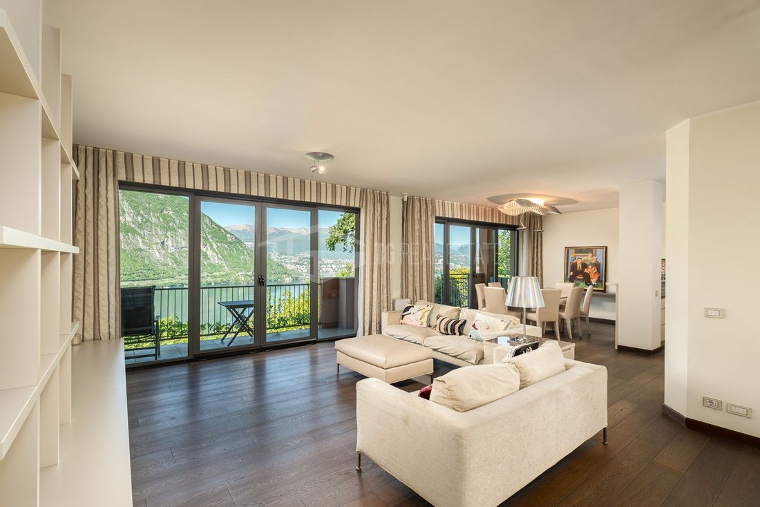 Apartment in Campione d'Italia, Lombardy, Italy 1 - 18558027