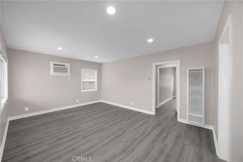 Cypress, California, United States 5 - 18562261
