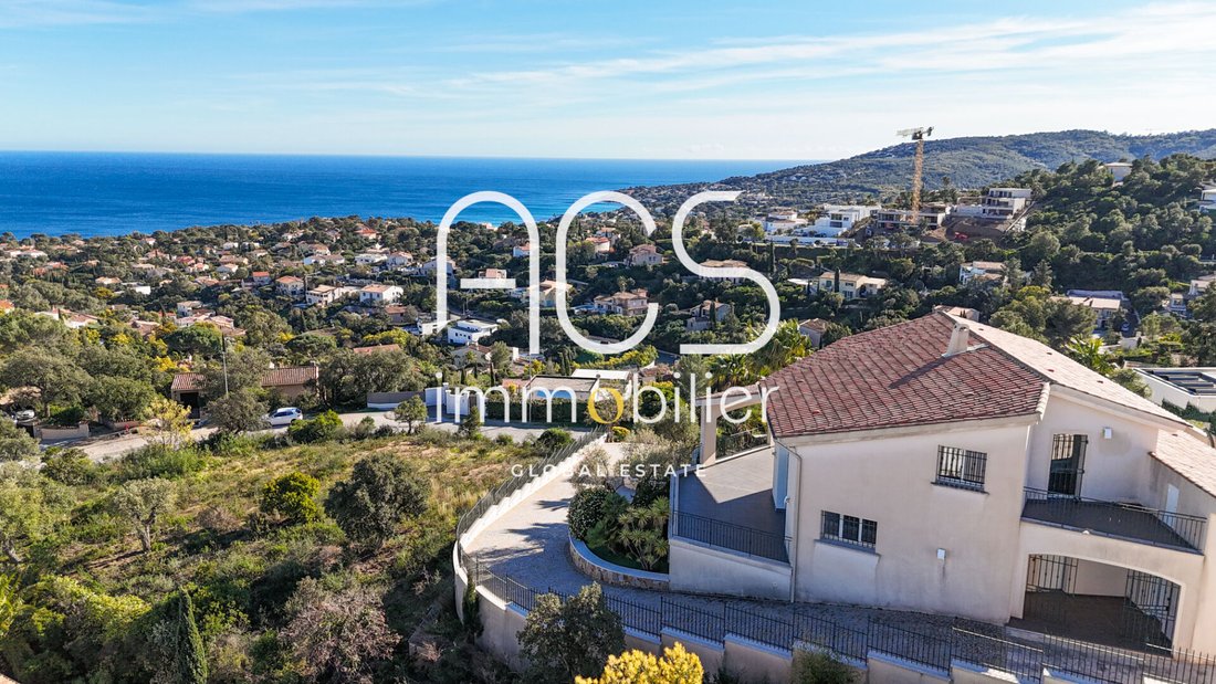 Villa in Frejus, Provence-Alpes-Côte d'Azur, France 2 - 18563821