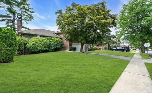 House in New Hyde Park, New York, United States 1
