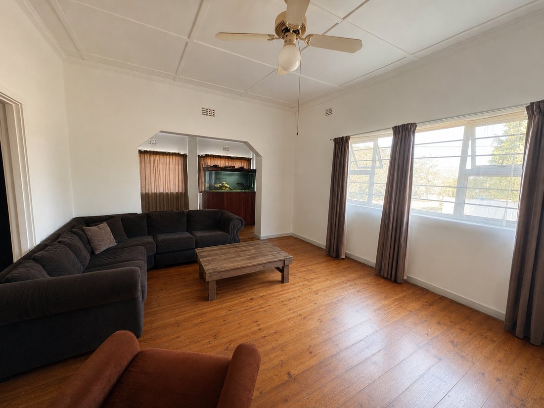 House in Cambridge West, Eastern Cape, South Africa 5 - 18560303