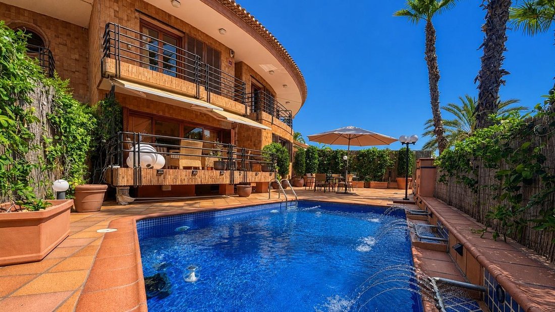 Villa in Santa Pola, Valencian Community, Spain 1 - 18563157