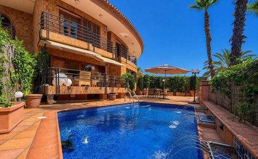 Villa in Santa Pola, Valencian Community, Spain 1