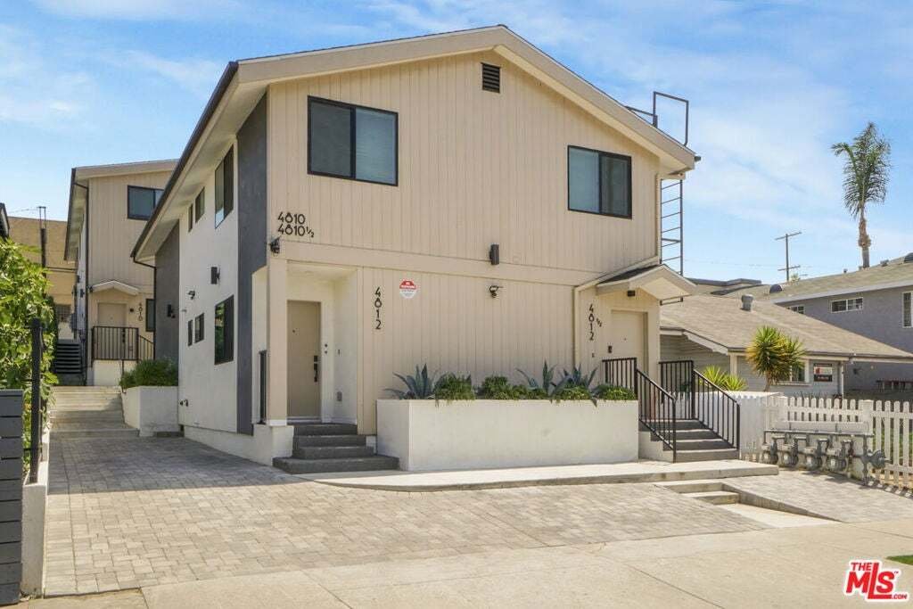 Los Angeles, California, United States 1 - 18561129