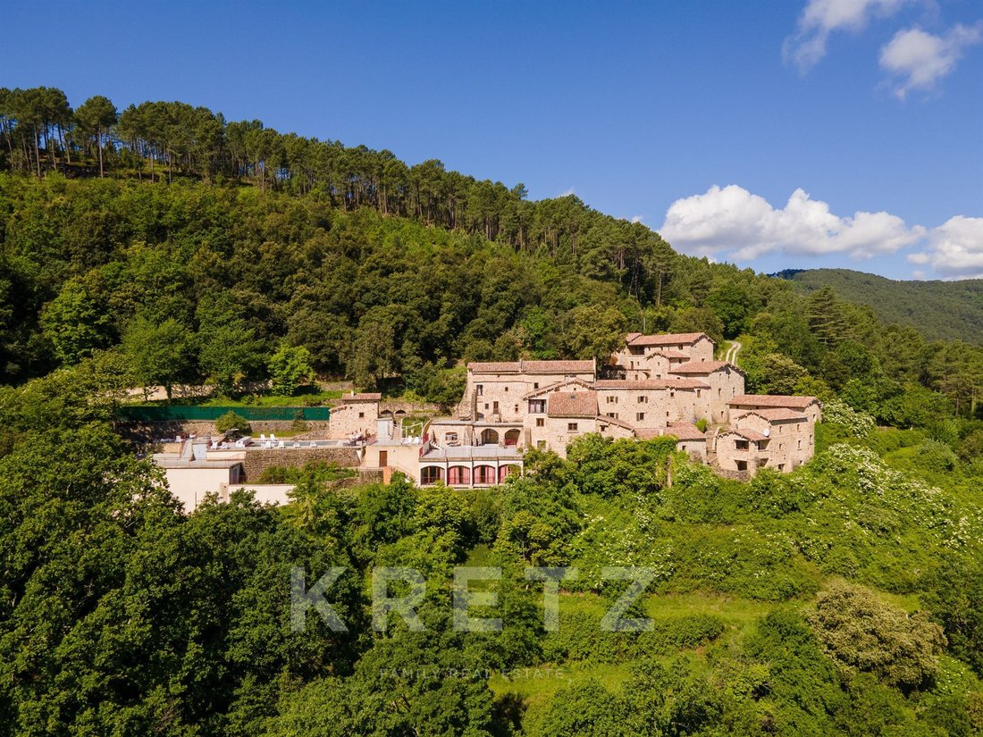 Faugères, Auvergne-Rhône-Alpes, France 2 - 18560231