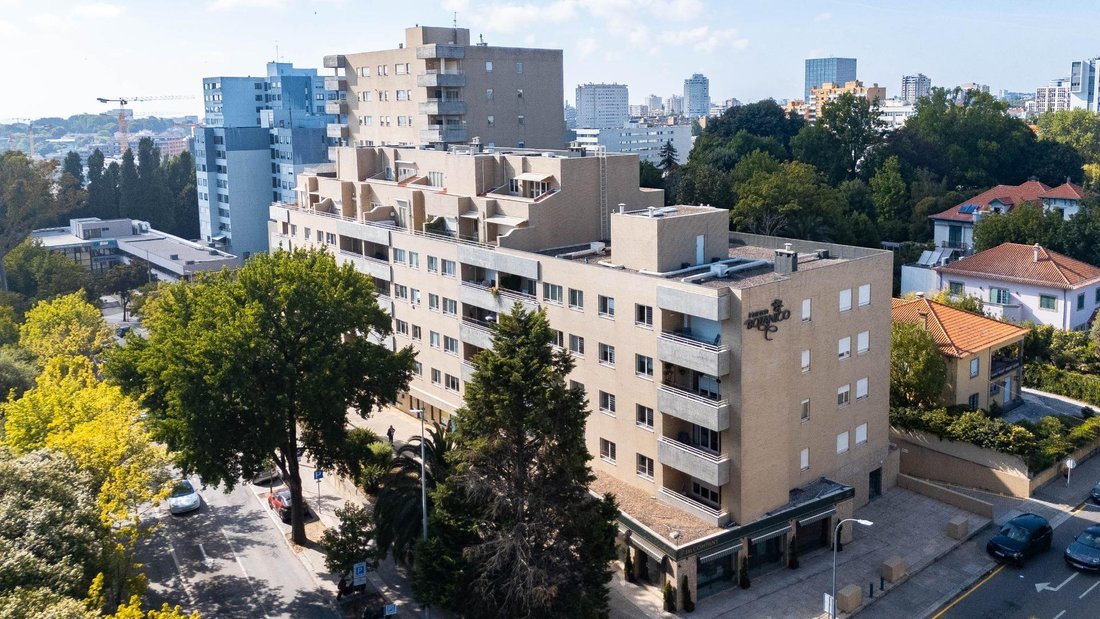 Apartment in Lordelo do Ouro e Massarelos, Porto District, Portugal 1 - 18564758