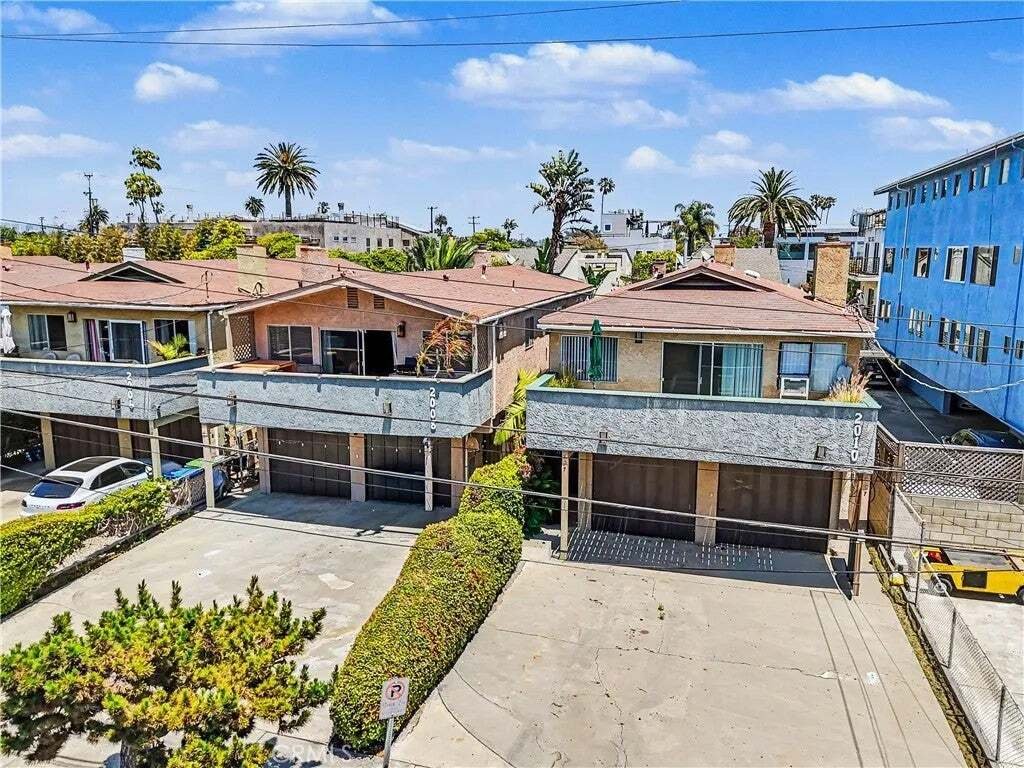 Los Angeles, California, United States 2 - 18562176