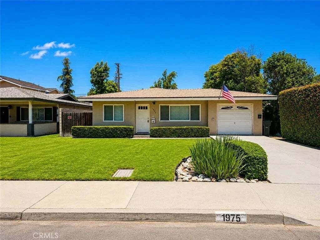 La Verne, California, United States 1 - 18562203