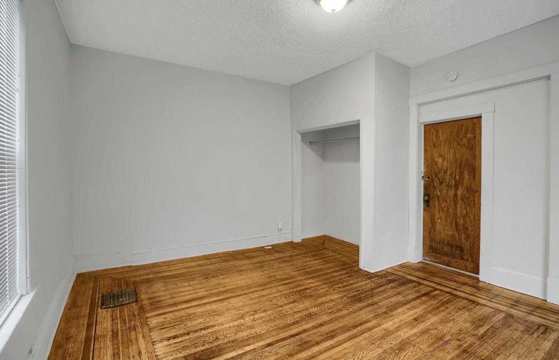 Minneapolis, Minnesota, United States 5 - 18564945