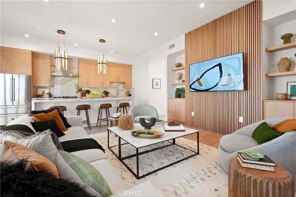 Los Angeles, California, United States 3 - 18562216