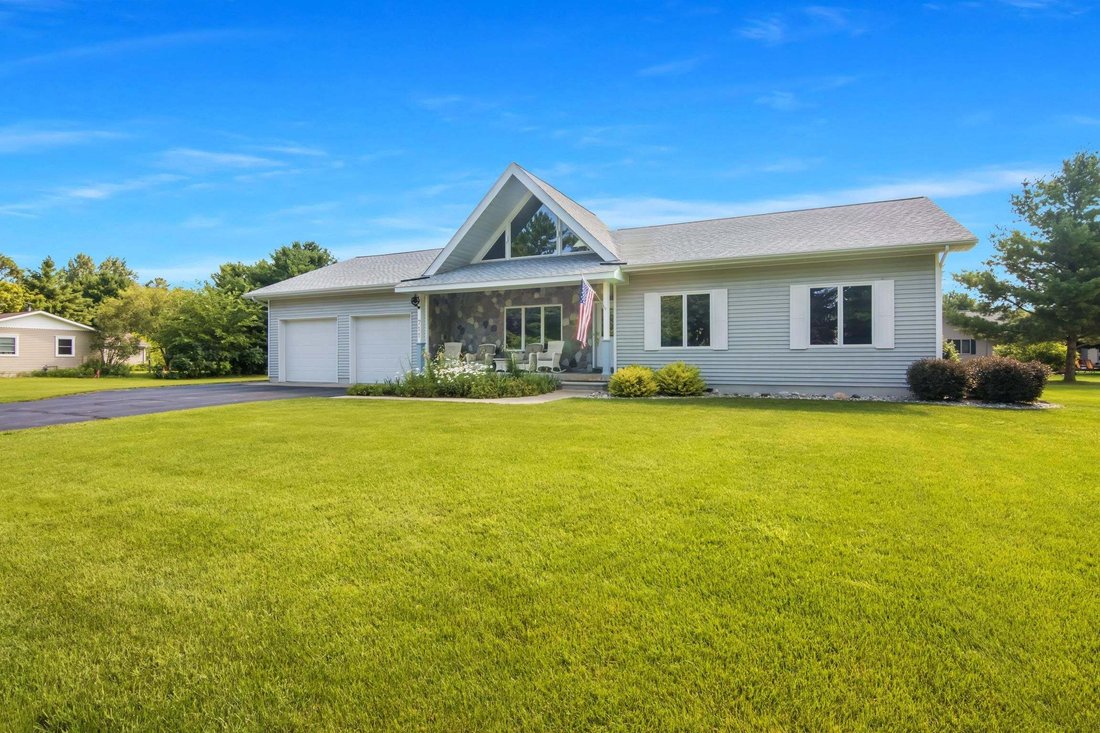 House in Elk Rapids, Michigan, United States 1 - 18558548