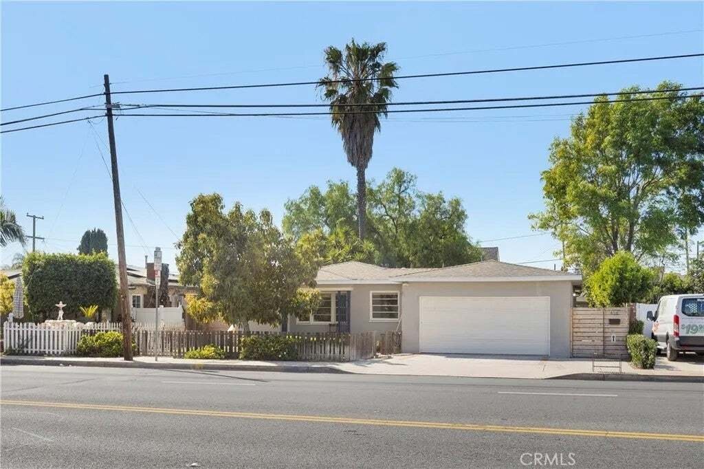 Orange, California, United States 1 - 18562367