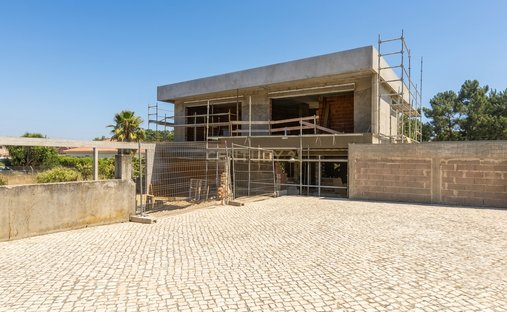 Villa in Aroeira, Charneca de Caparica e Sobreda, Portugal 1