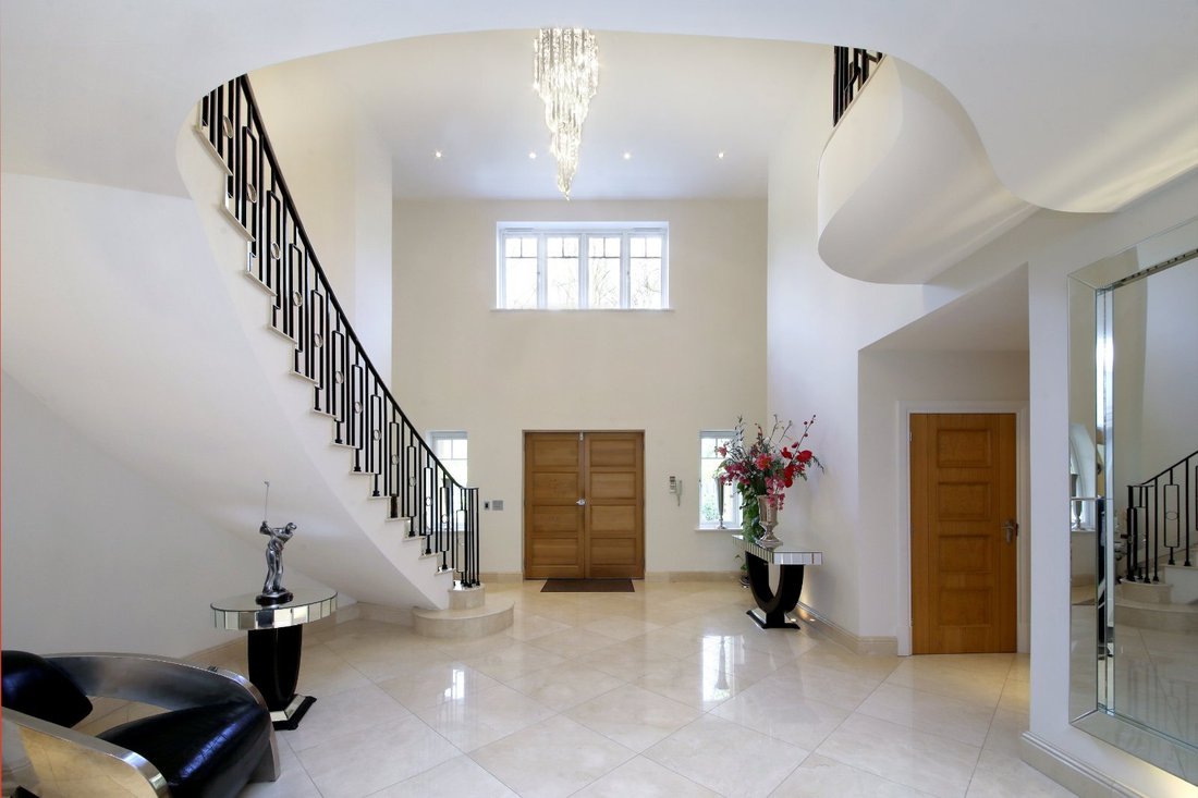 House in Virginia Water, England 2 - 18558529