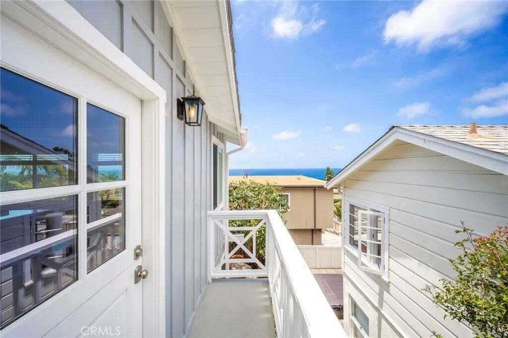 Laguna Beach, California, United States 5 - 18562343