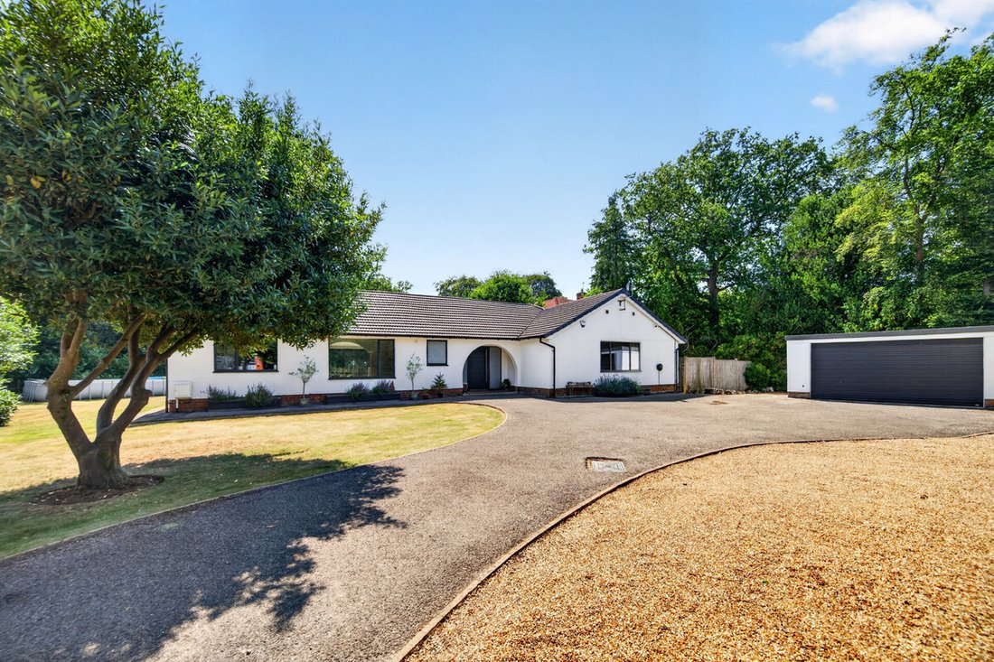 House in Farnham Royal, England 1 - 18565465