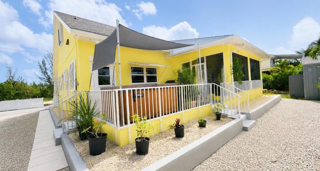 House in North Sound Estates, Bodden Town, Cayman Islands 2 - 18382994