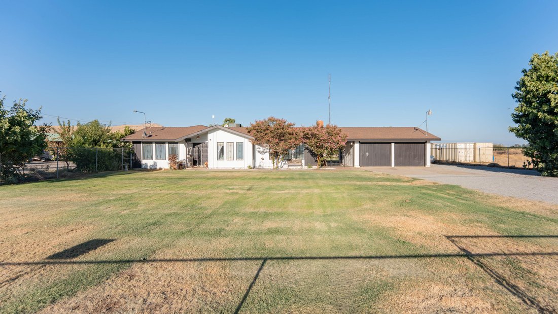 House in Cutler, California, United States 5 - 18562669
