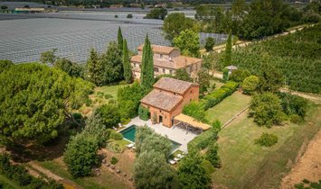 Country House in Monte San Savino, Tuscany, Italy 1