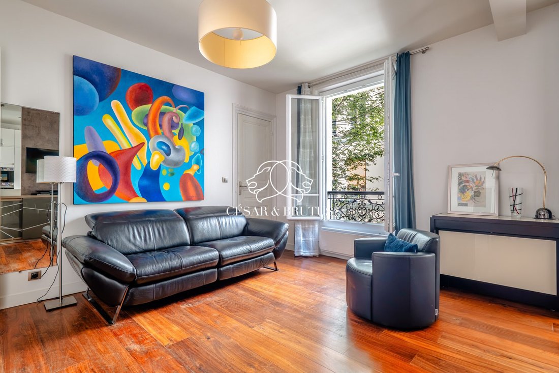 Apartment in Lorette-Martyrs, Paris 9e Arrondissement, Paris 2 - 18564432
