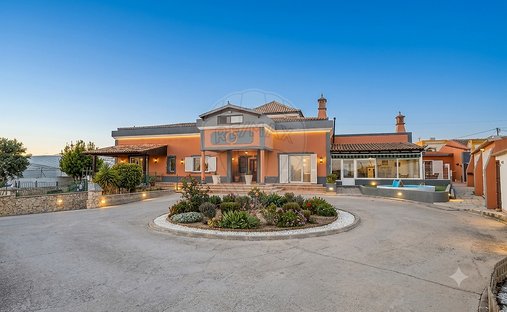 Villa in Faro (Se e Sao Pedro), Algarve, Portugal 1