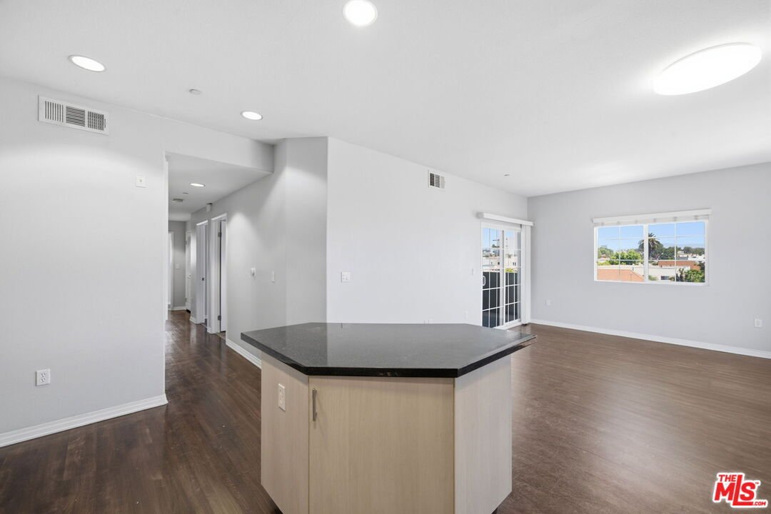 Los Angeles, California, United States 5 - 18562986
