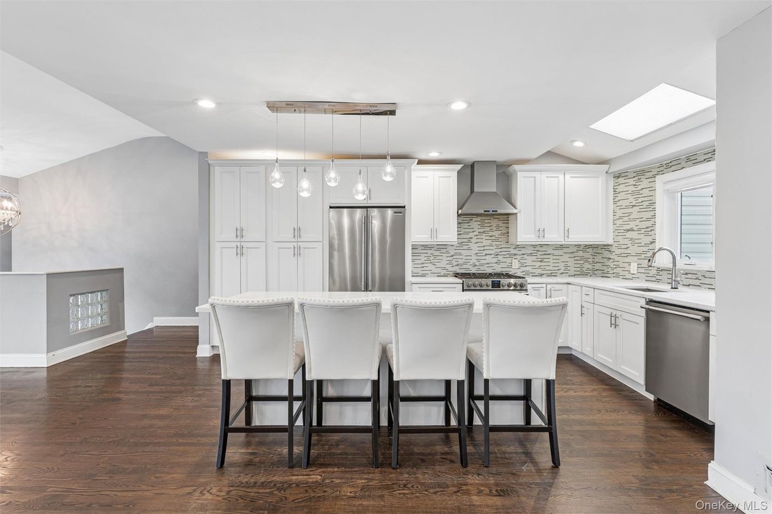 House in Merrick, New York, United States 3 - 18563049