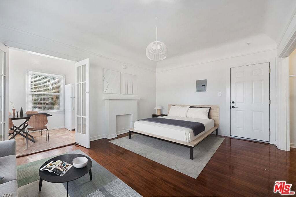 Los Angeles, California, United States 4 - 18561180