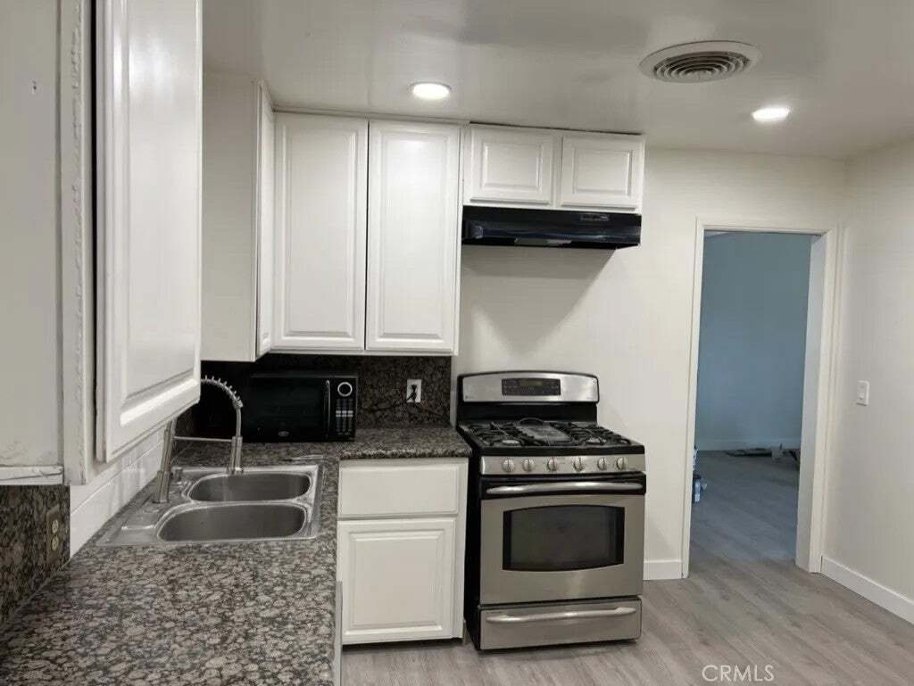 Covina, California, United States 2 - 18562259