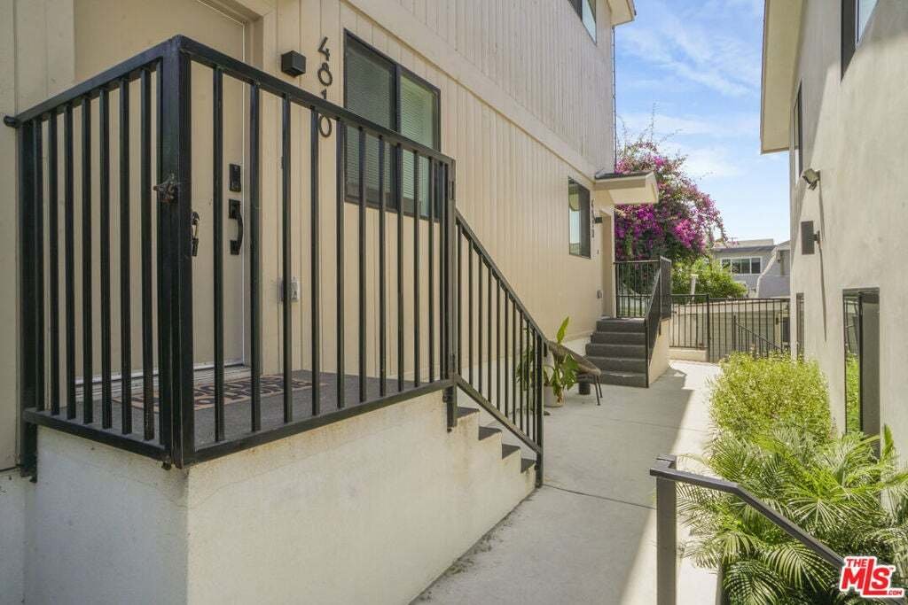 Los Angeles, California, United States 5 - 18561129