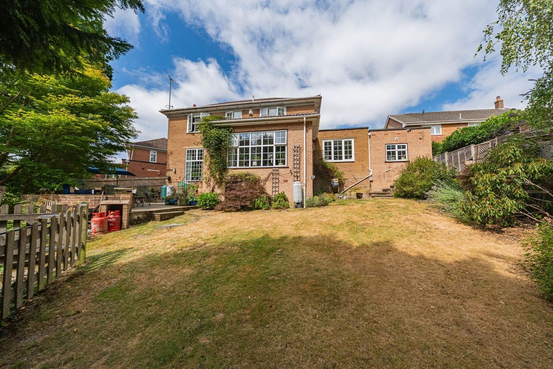 House in Haywards Heath, England 1 - 18559831