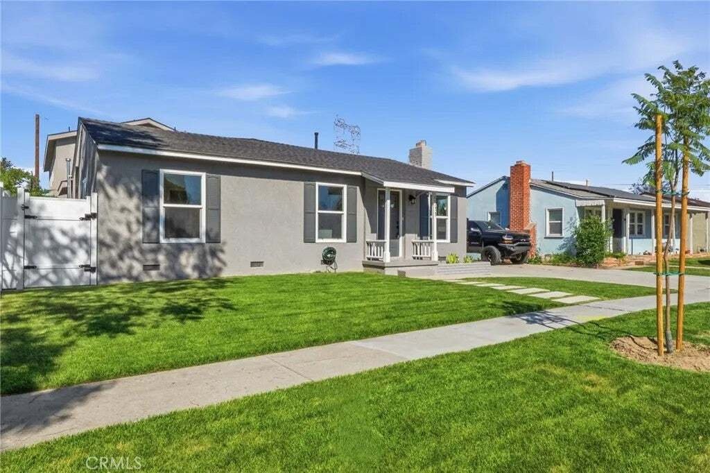 Lakewood, California, United States 3 - 18562295